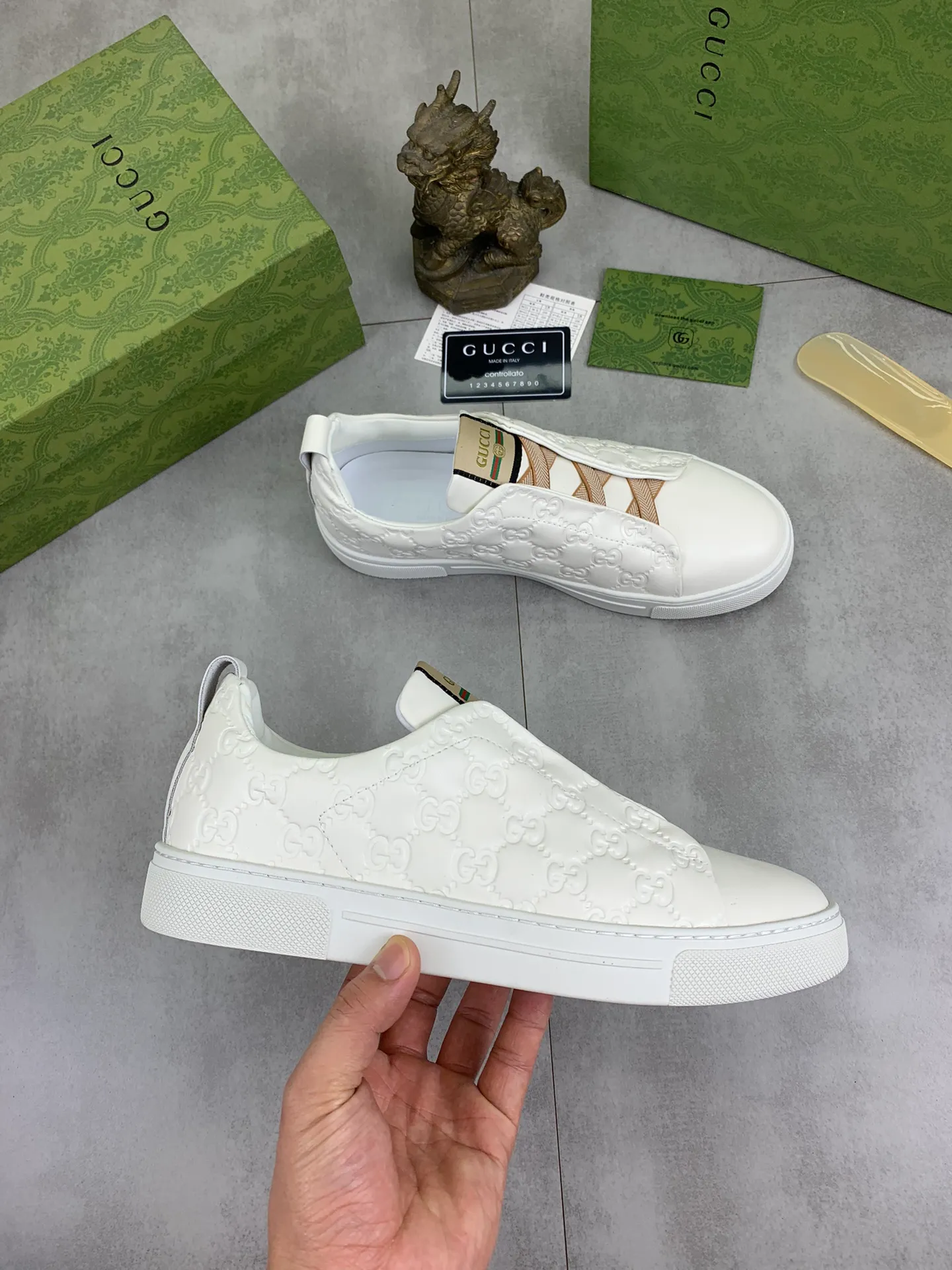 Men's shoes 💰P460💰[New model] (GUCCI) official website's latest 🎁🎁casual and fashionable men's shoes👟, hot style 💥 style is simple and elegant, exclusive for trendy men. Unique official website's latest brand double G elements Original 👑Gucci decoration, fashionable and generous, the fabric is original frosted calfskin✅Full imported sheepskin lining, the official website specifies wear-resistant, lightweight original rubber casual outsole, the classic model is taken in kind at the counter🎬38-44 Black or white optional